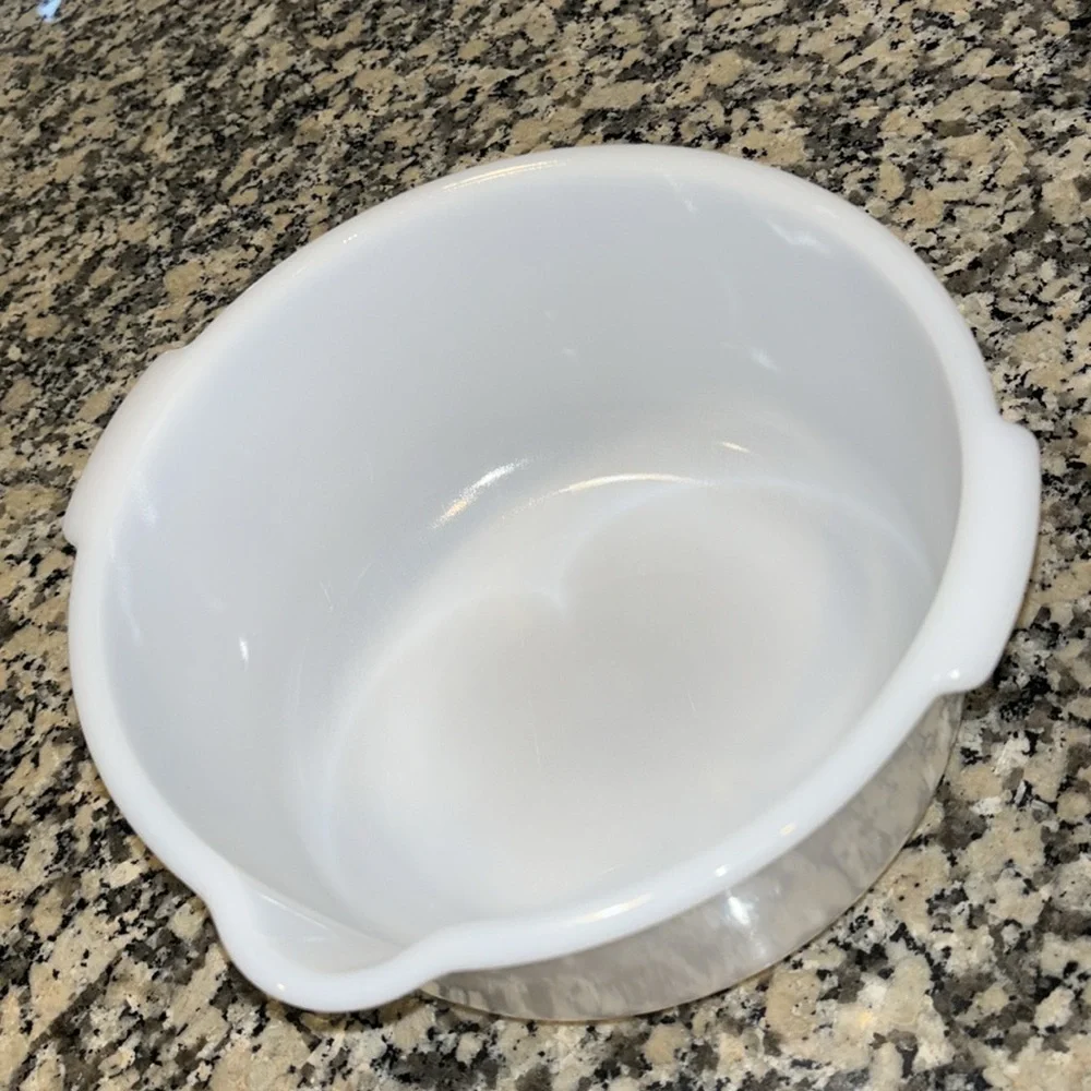 Vtg GlassBake 9 Made for Sunbeam White Glass Mixing Bowl 9” x 4 1/2” pour spout